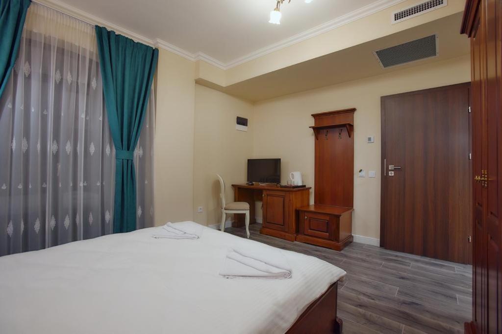 Hotel Imperium Botiz Eksteriør billede