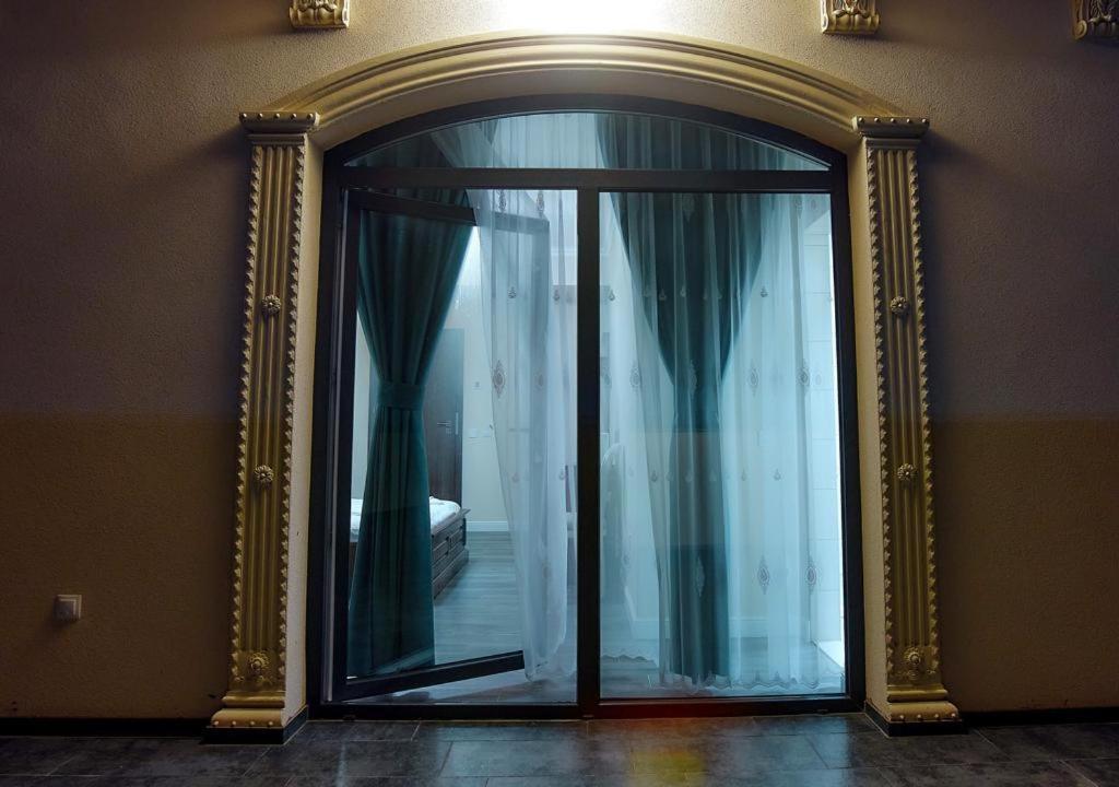 Hotel Imperium Botiz Eksteriør billede